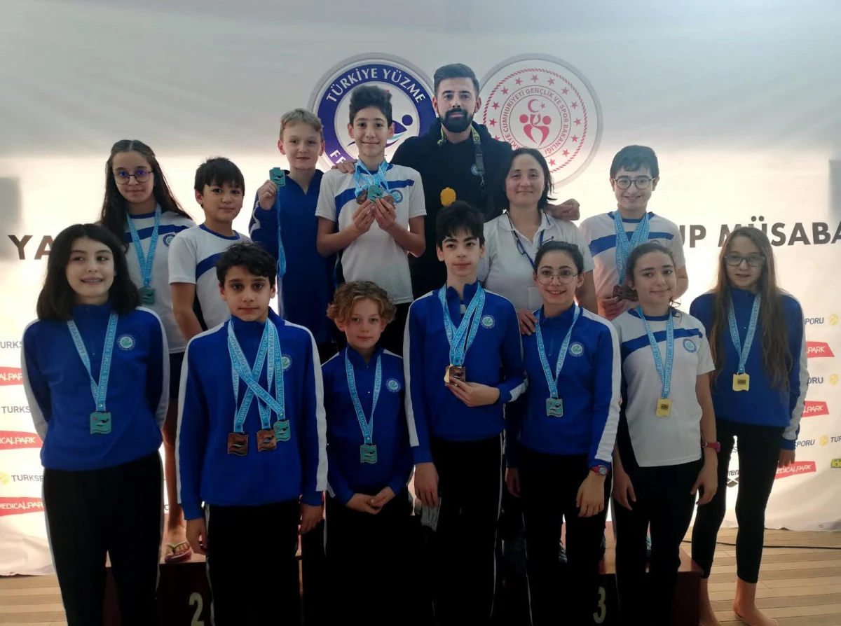 Eskişehir Büyükşehir Gençlik ve Spor Kulübü yüzücüleri başarıya doymuyor