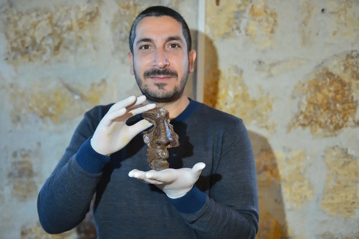 Son dakika haber | Hadrianaupolis'te Roma askerine ait 1800 yıllık demir maske bulundu