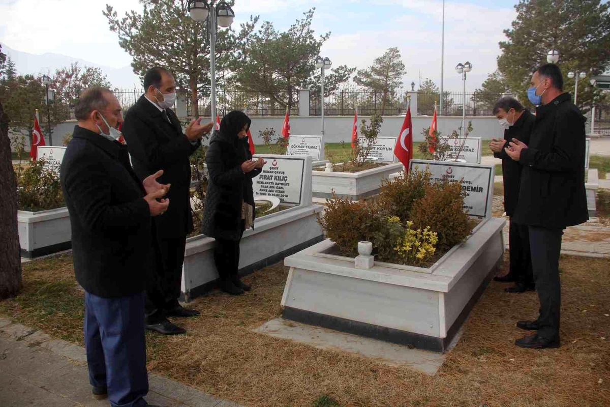 Hayatını kaybeden öğretmen ve şehitler unutulmadı