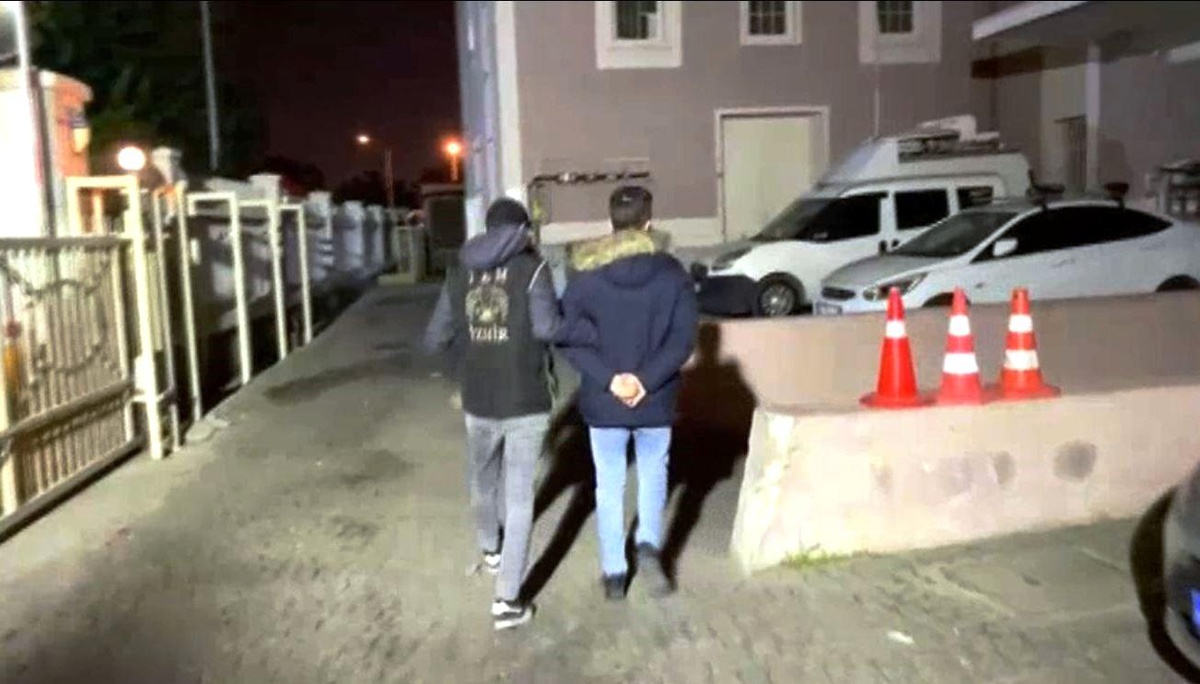 Son dakika gündem: İzmir\'de FETÖ operasyonu: Subaylarında olduğu 76 şüpheli yakalandı