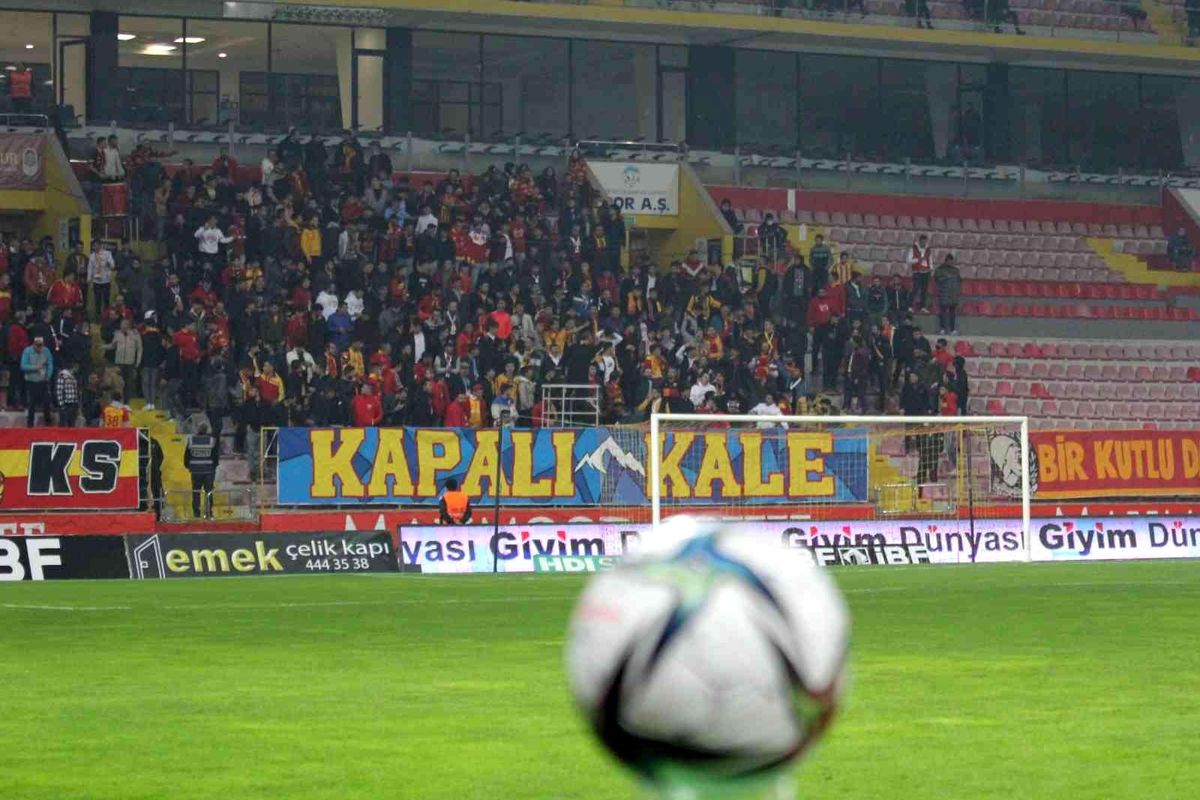 Kayserispor-Göztepe maçını 3 bin 560 taraftar izledi