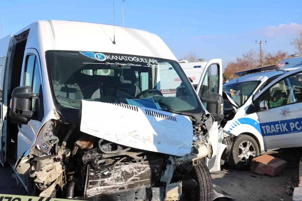 Kazada yaralanan polis memurlarının hastanedeki tedavileri sürüyor