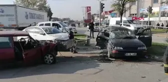 Son dakika haber! KIRMIZI IŞIKTA GEÇTİĞİ İDDİA EDİLEN OTOMOBİL, 2 OTOMOBİLE ÇARPTI; 1 ÖLÜ, 3 YARALI