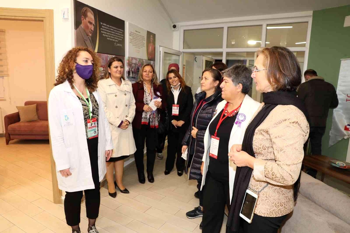 Konuk belediyeler Alzheimer Yaşam Evi\'ni gezdi