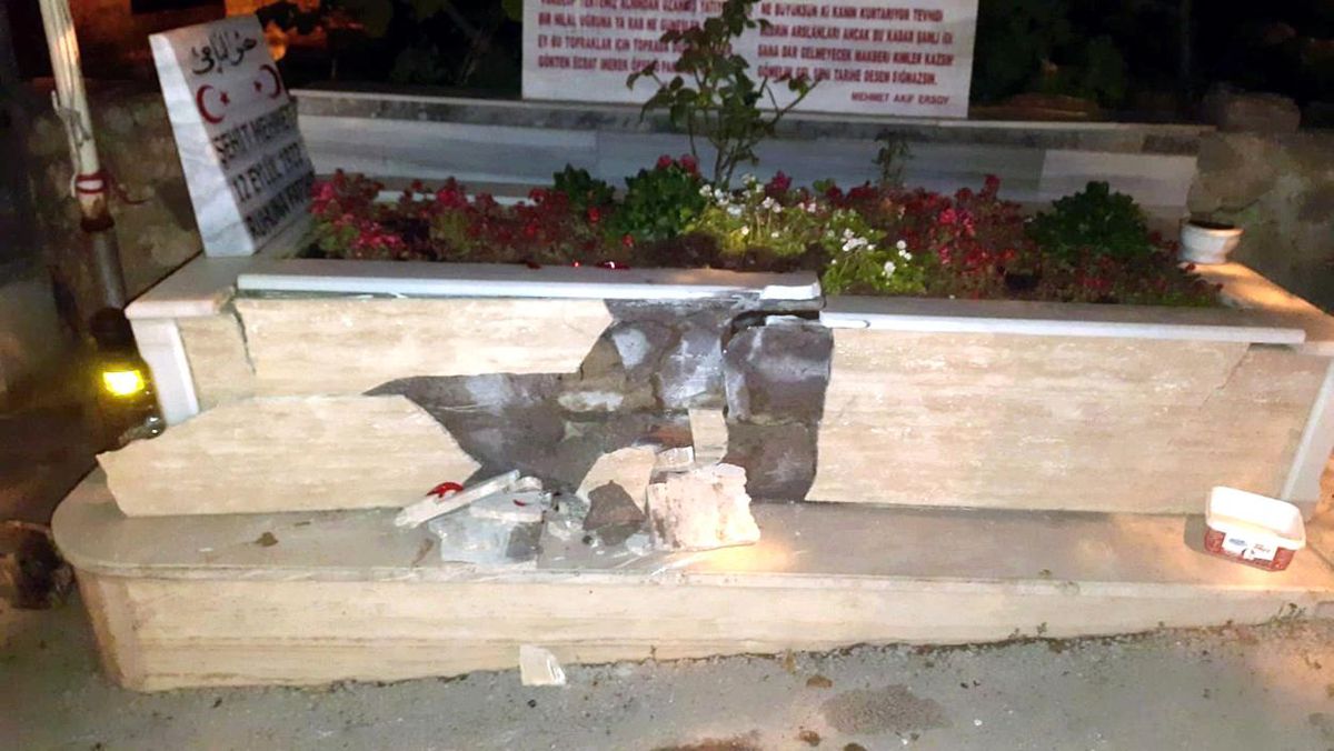 Son dakika haber | Otomobiliyle şehit mezarına çıktı, aracını bırakıp kaçtı