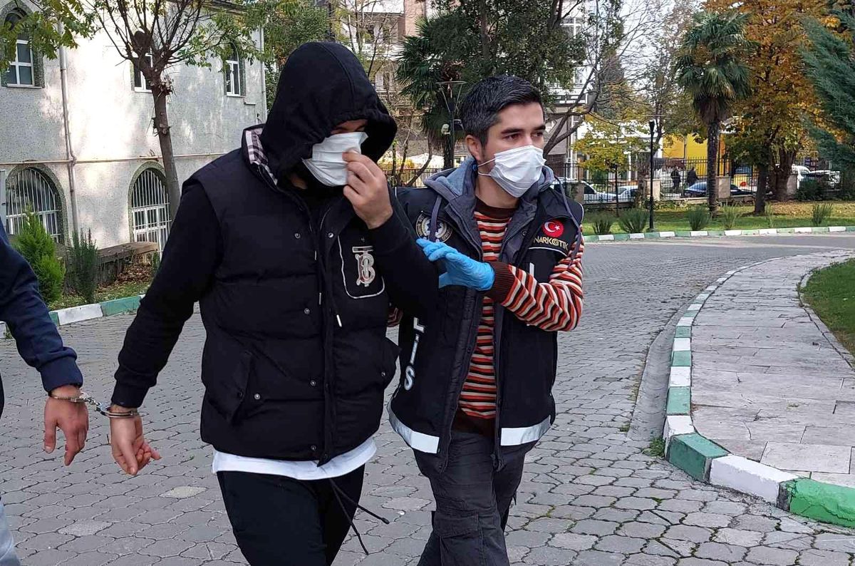 Satışa hazır metamfetamin maddesiyle yakalandı