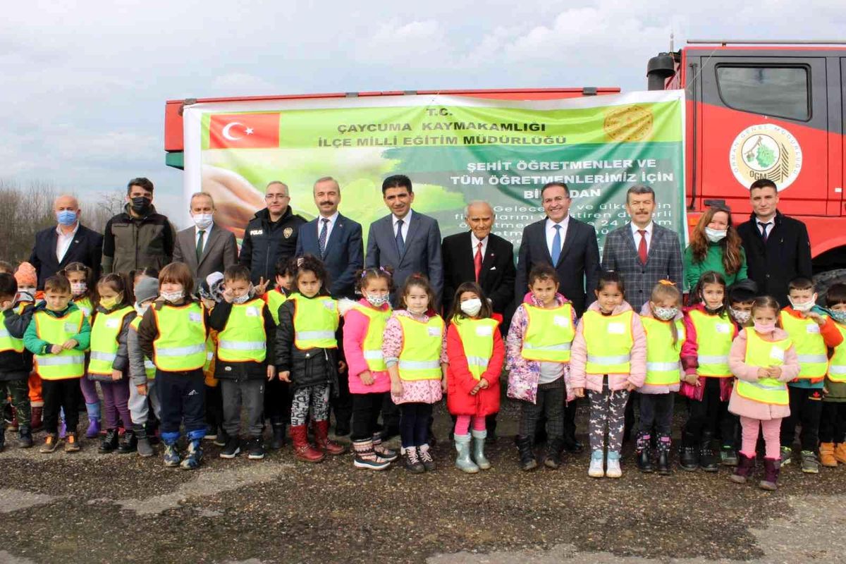 Şehit öğretmenler için fidan dikildi