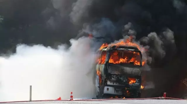 Son dakika! Bulgaristan'da bariyere çarparak alev alan yolcu otobüsünde en az 46 kişi yanarak öldü