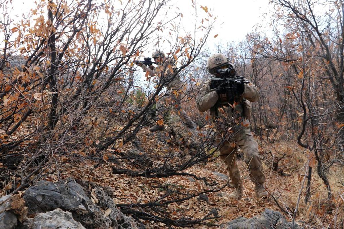 Tunceli\'de teröristlere ait sığınak ele geçirildi