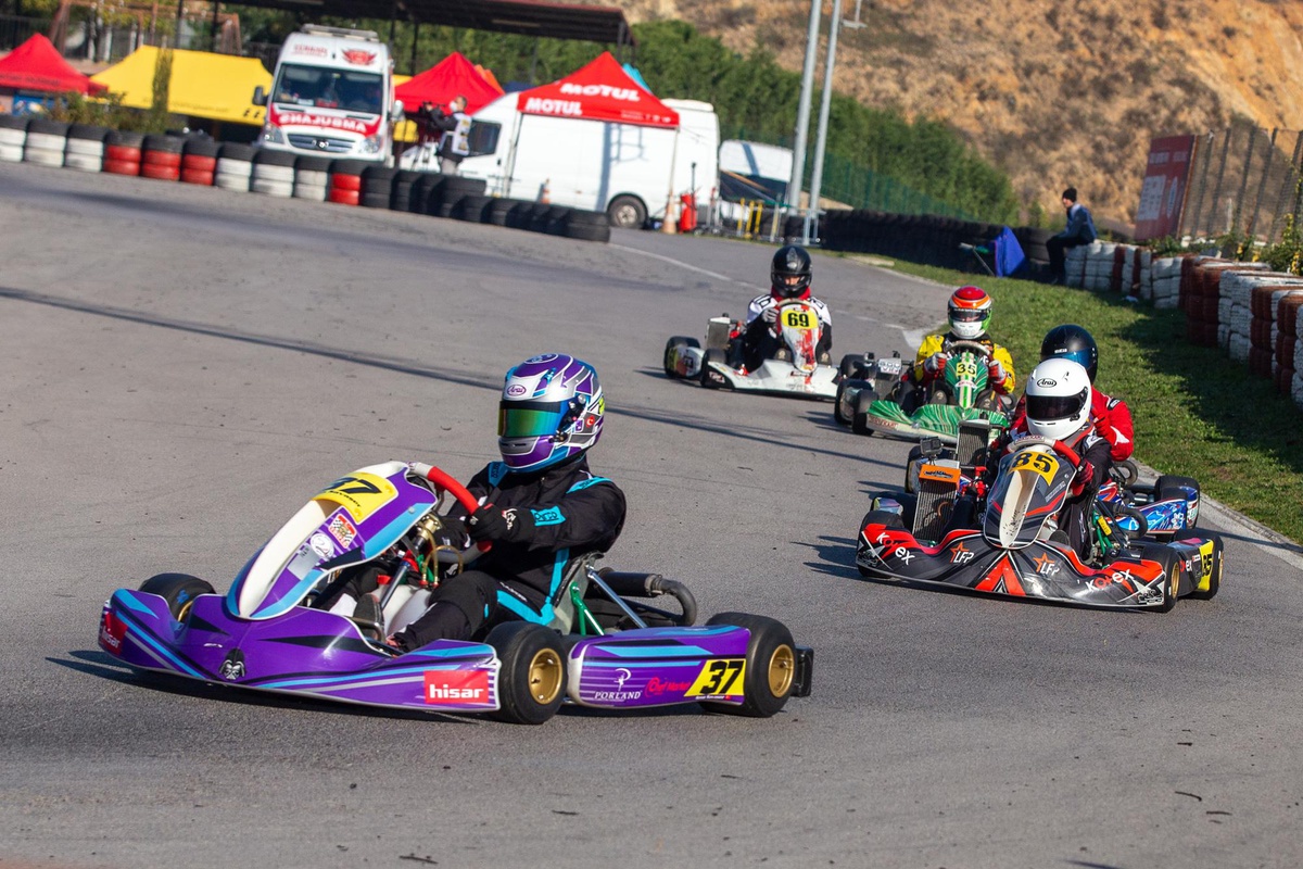 Tuzla Karting Park\'ta Büyük Çekişme