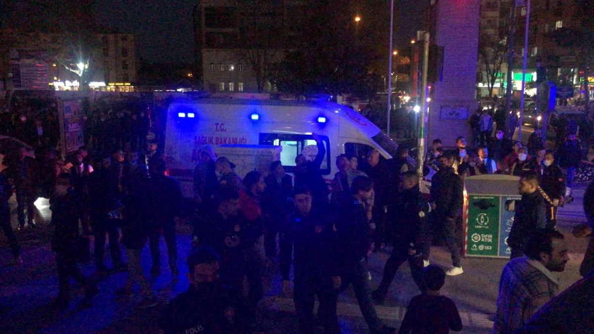 Son dakika haberi... 10\'uncu kata çıkıp atlamak istedi, polis vazgeçirdi