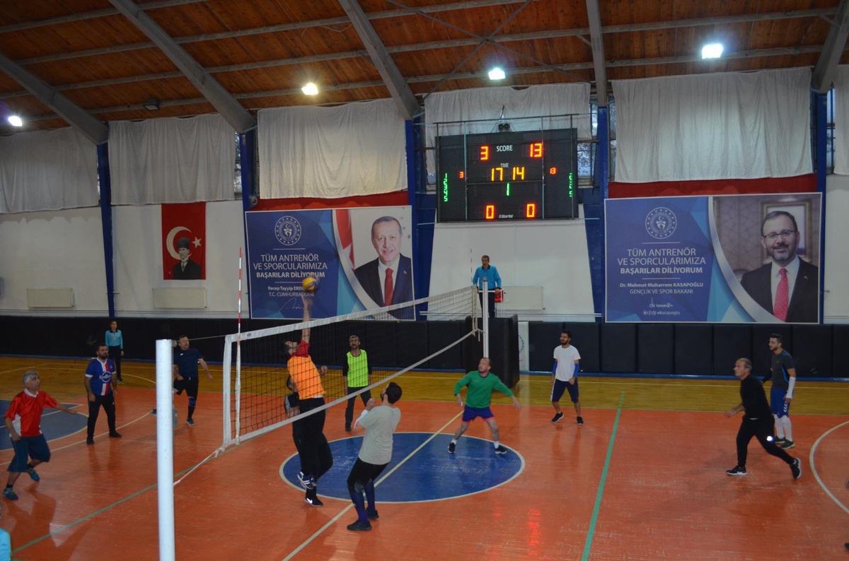 Adıyaman\'da Öğretmenler Günü anısına voleybol turnuvası