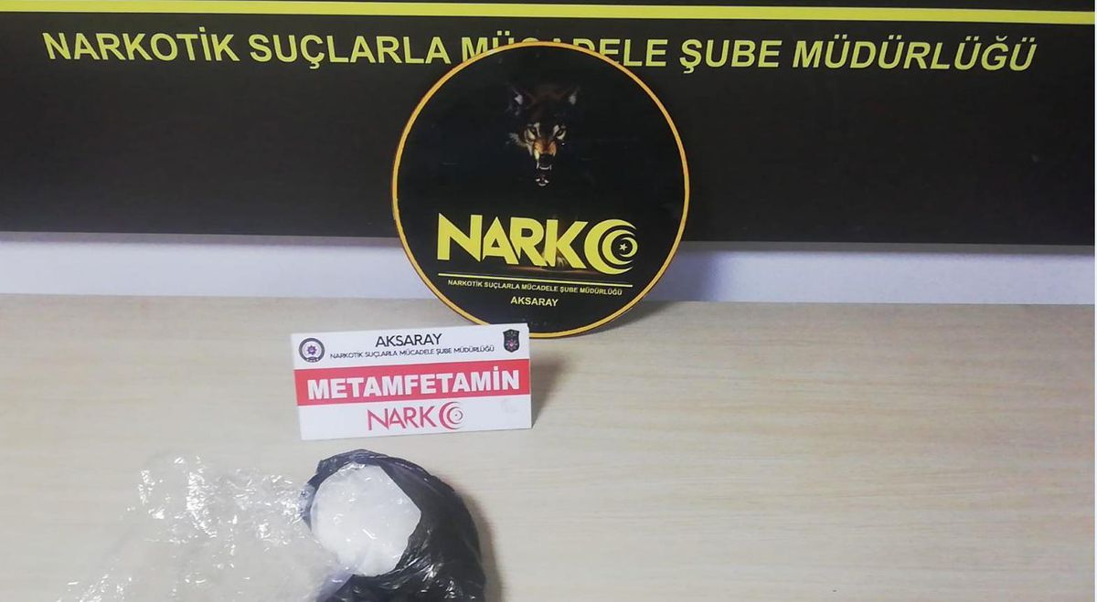 Aksaray\'da uyuşturucu sattıkları belirlenen 3 kişi tutuklandı