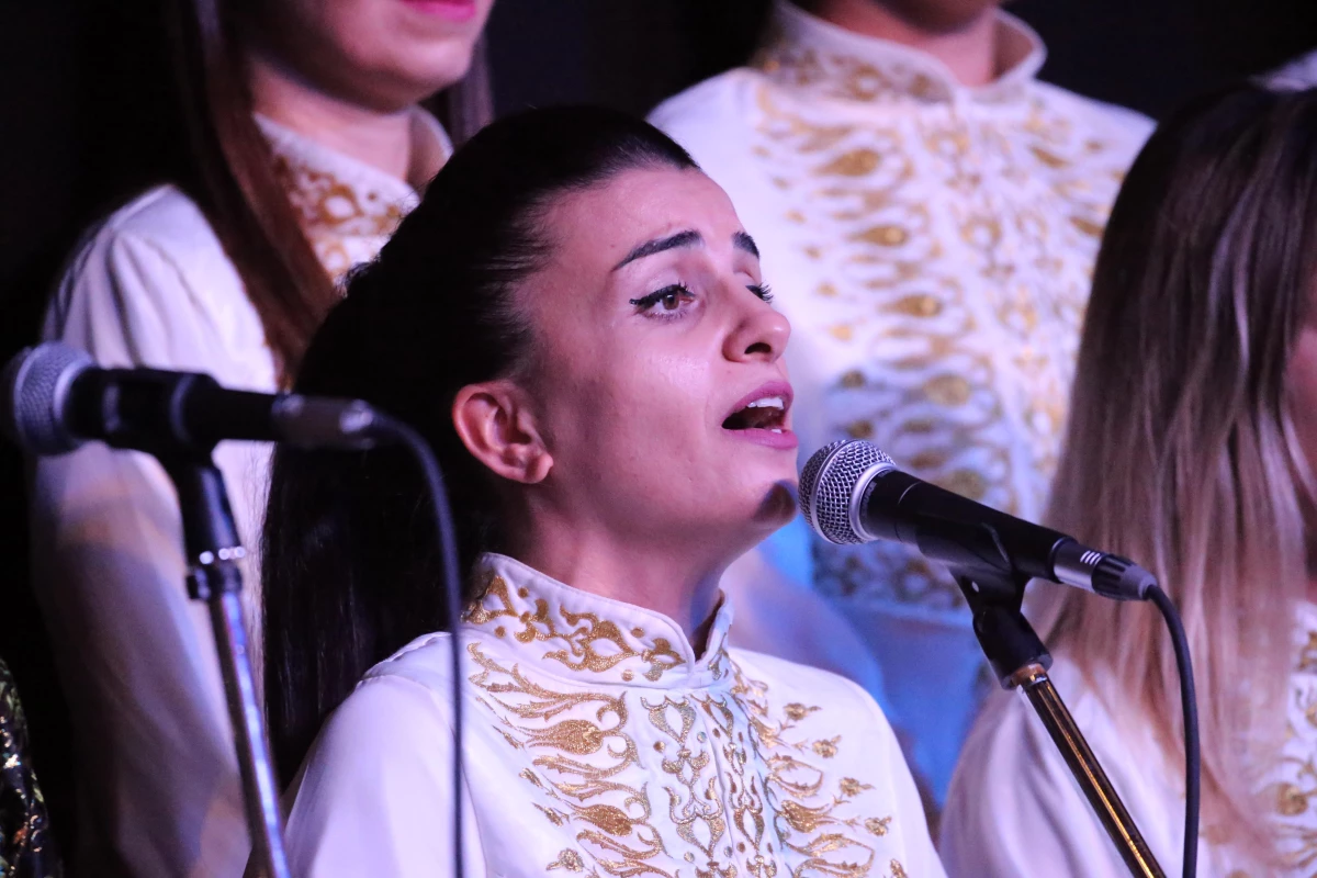 Antakya Medeniyetler Korosu\'nun 12 yıllık solisti 14 dilde şarkı ve ilahi seslendiriyor