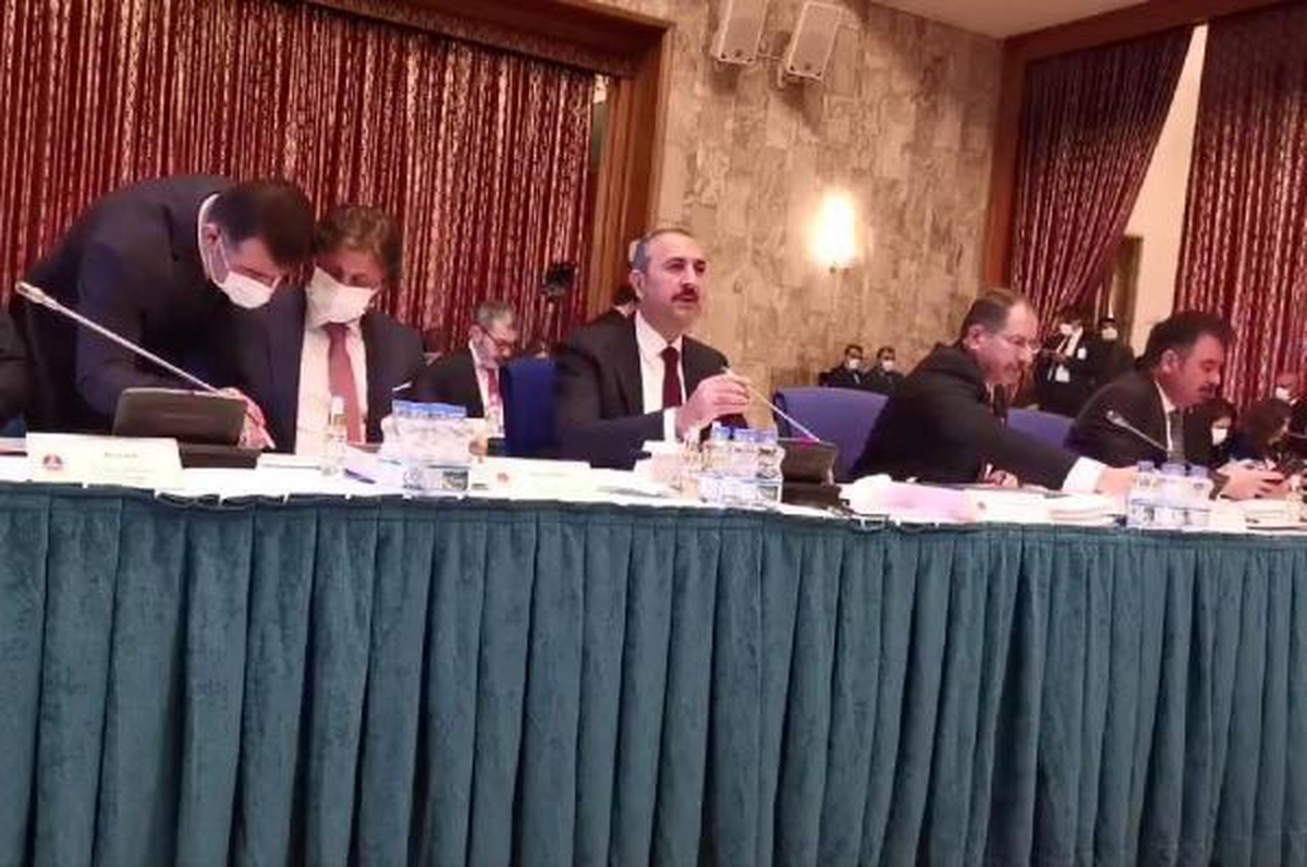 Bakan Gül: Taciz niteliğindeki ısrarlı takibin daha ağır cezalandırılmasını çalışıyoruz