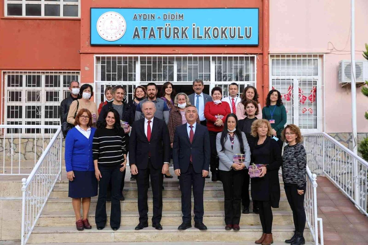 Başkan Atabay öğretmenleri unutmadı