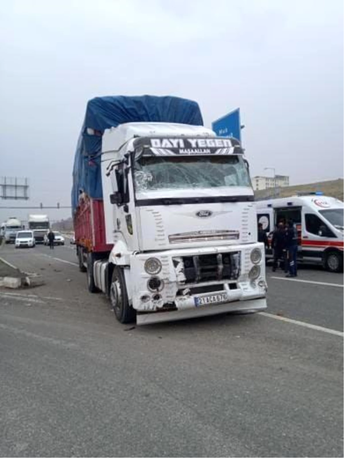 Bingöl\'de kamyon ile minibüs çarpıştı: 1 yaralı