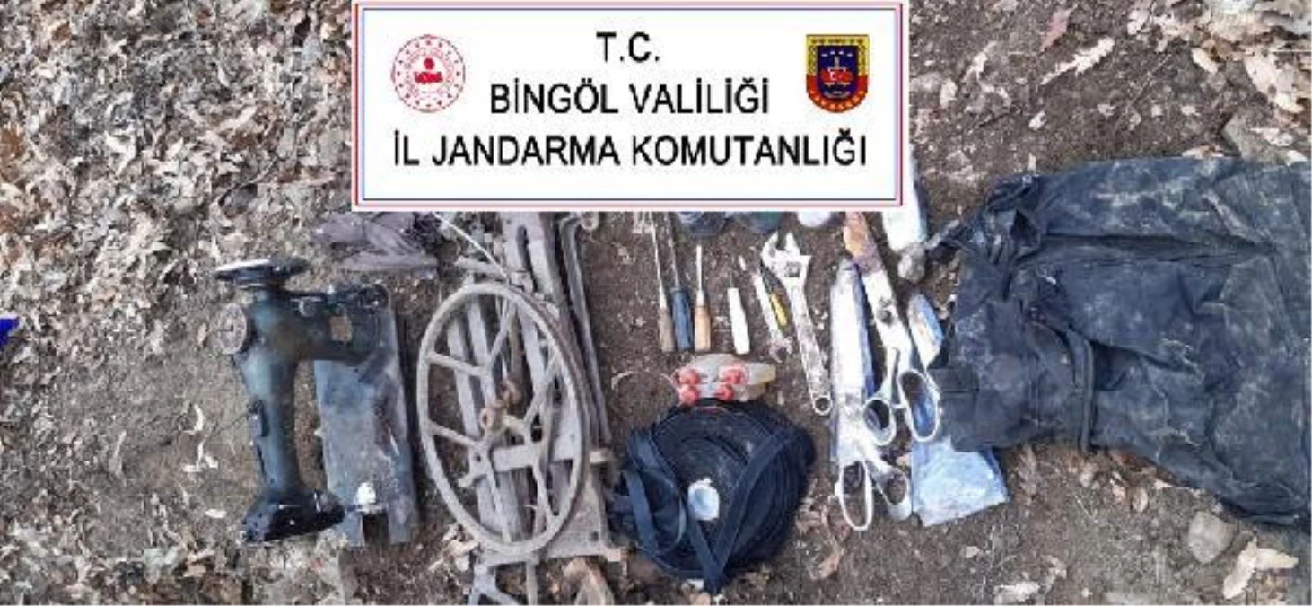 Son dakika haberleri: Bingöl\'de teröristlerin 11 odalı sığınağı imha edildi