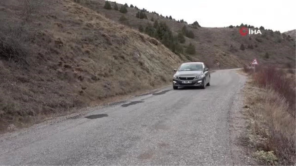 Bir harf öğretmek için 50 kilo metre yol gidiyor