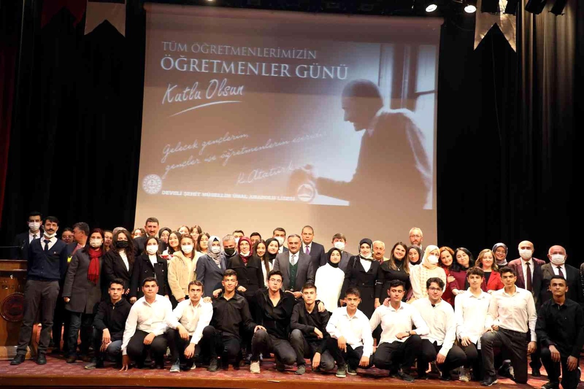 Develi\'de 24 Kasım Öğretmenler Günü etkinliği
