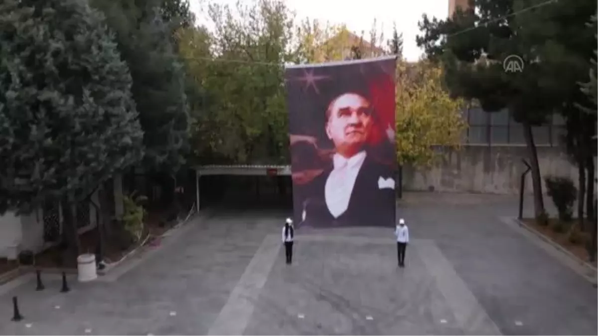 DİYARBAKIR - 300 çocuk aynı anda Atatürk Çocukları adlı parçayı seslendirdi