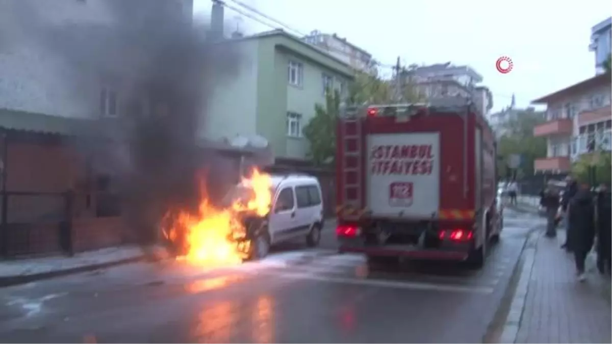 'Duran araçların yangın tüpleri çalışmadı' Kartal'da seyir halinde olan otomobil alev alev yandı