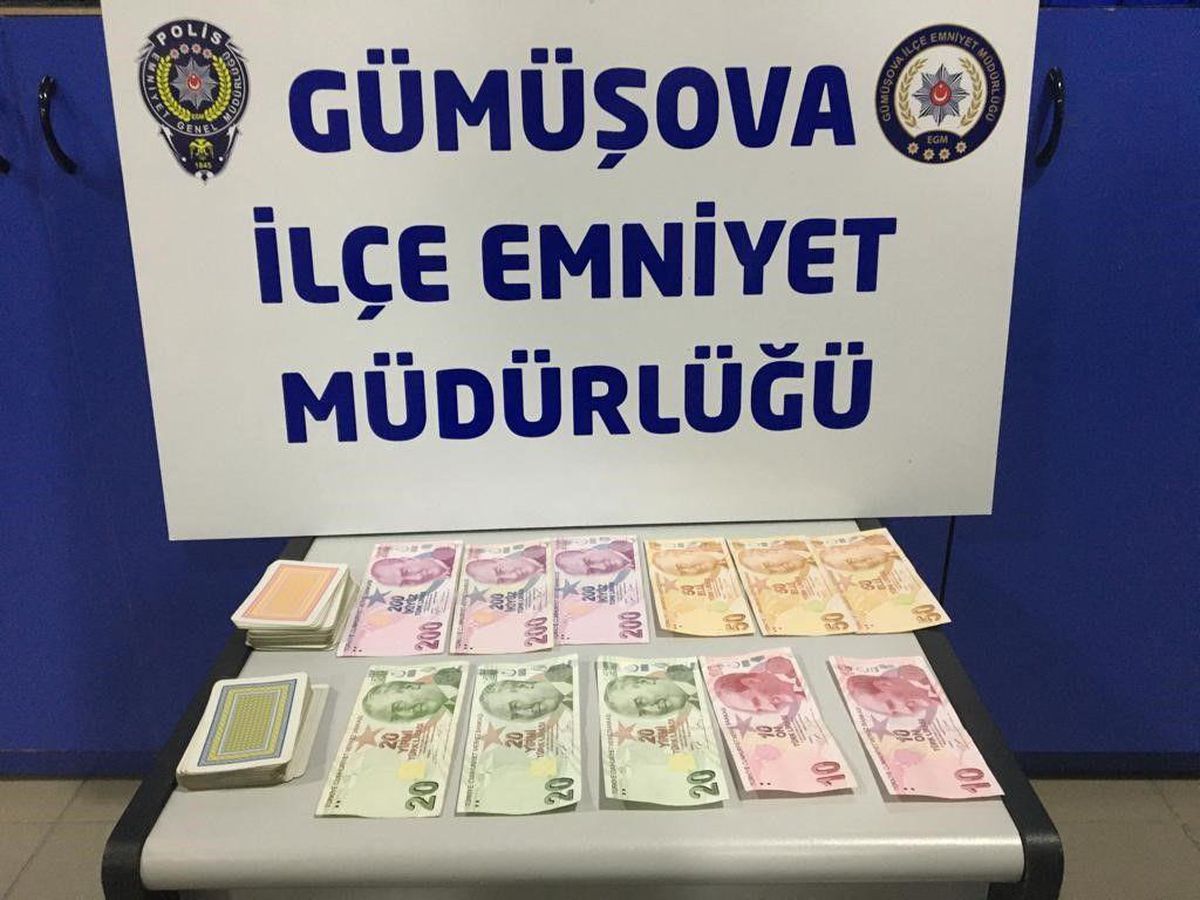 Düzce\'de kahvehanede kumar oynayan 4 kişiye para cezası
