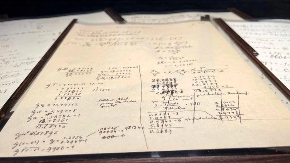 Einstein\'ın görelilik kuramı formüllerini yazdığı defter 13 milyon dolara satıldı