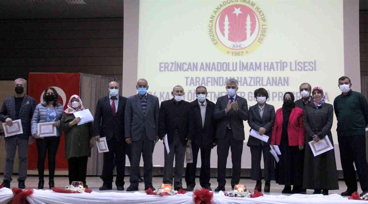 Emekli öğretmenler veda ederken yeni öğretmenler yemin etti