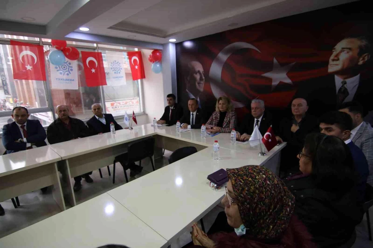 Eski CHP'li Aksoy: 'CHP, şirazeden çıkmıştır'