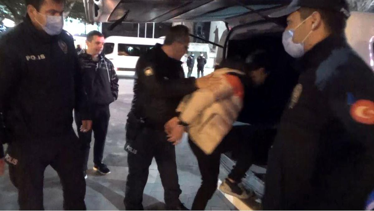 Gençler arasındaki omuz atma kavgasında 1 kişi yaralandı