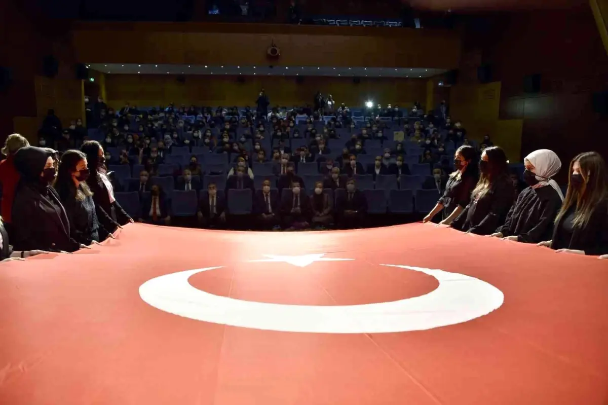 Gümüşhane\'de 24 Kasım Öğretmenler Günü kutlanıyor