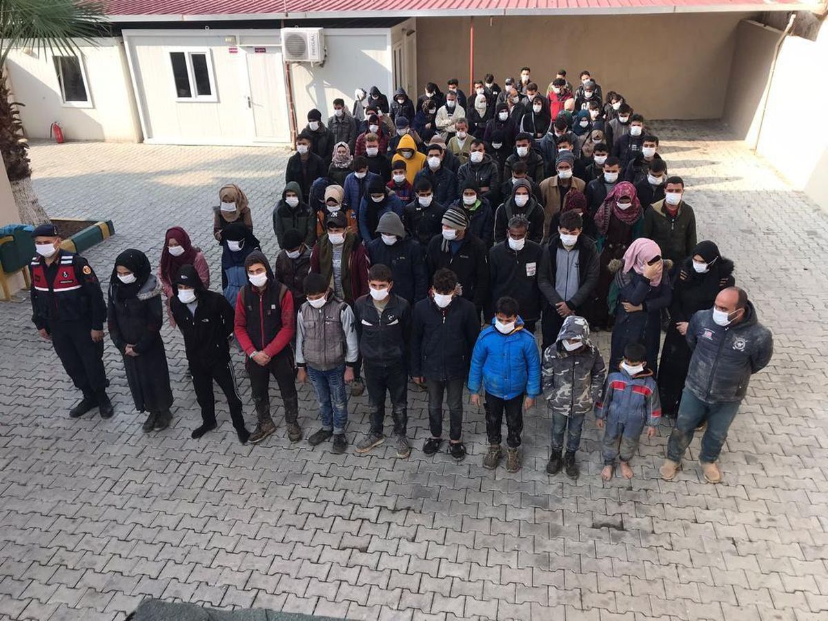 Hatay\'da yurda yasa dışı yollarla giren 228 yabancı uyruklu yakalandı