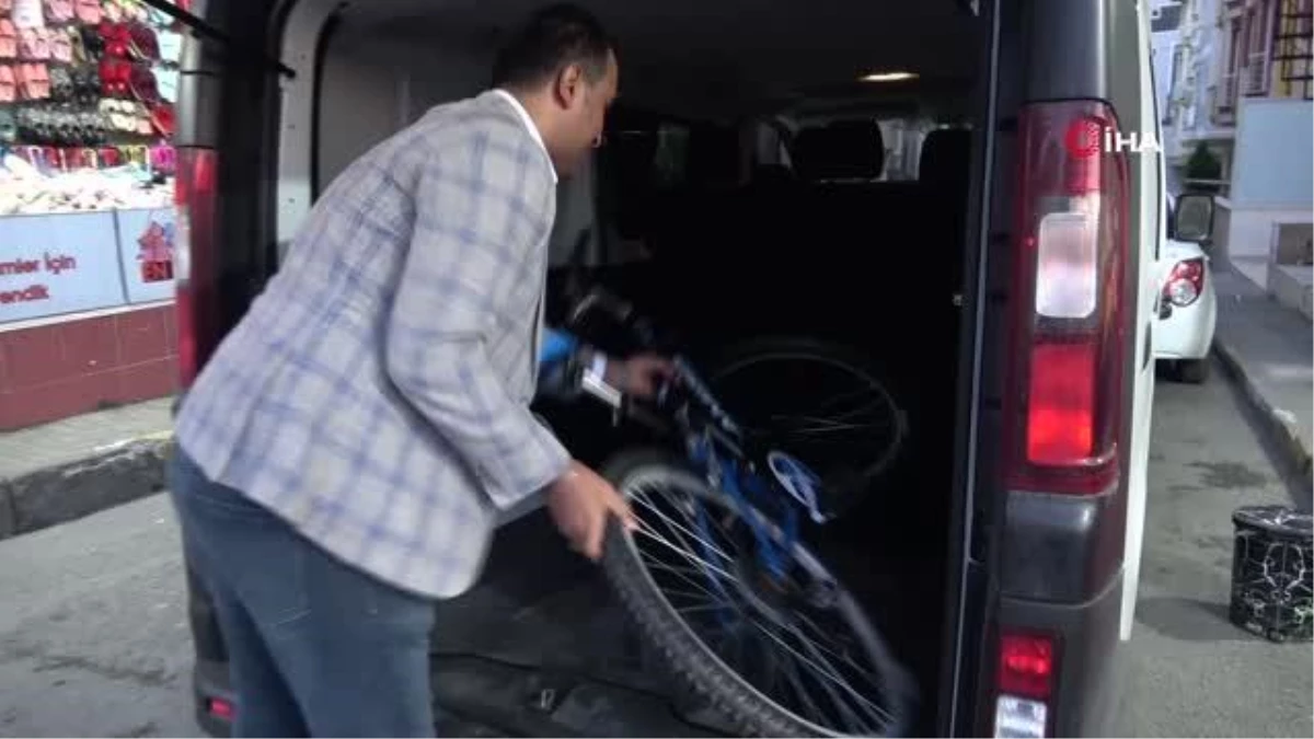 İHA\'nın haberi ses getirdi...Bisikleti çalınan çocuğa hayırsever vatandaştan bisiklet hediyesi