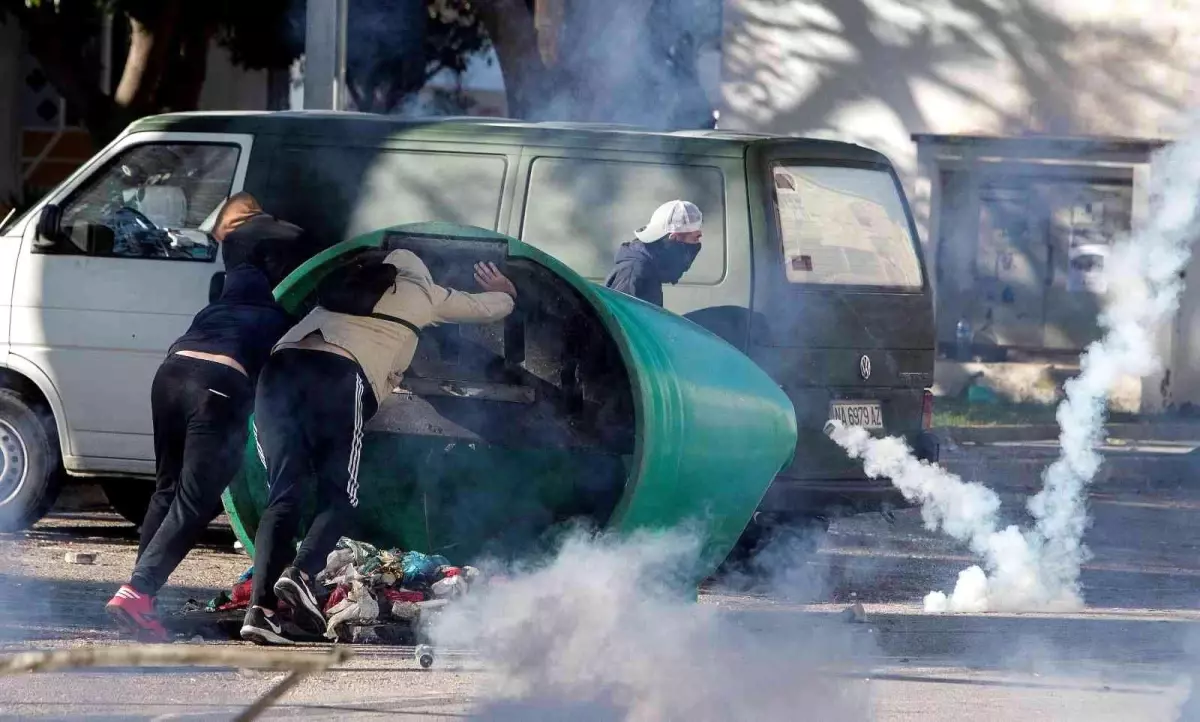 İspanya\'daki metal işçileri protestoları 2. haftasında şiddetlenerek devam ediyor