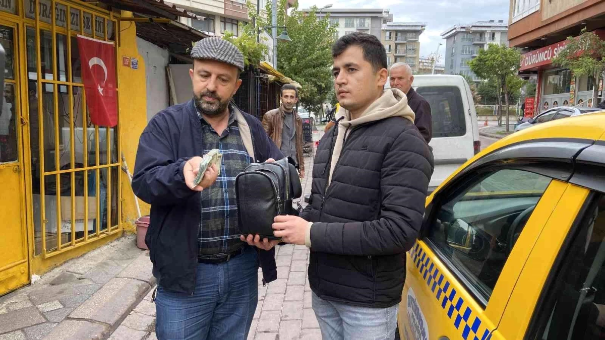 İstanbul\'da taksi şoföründen örnek davranış