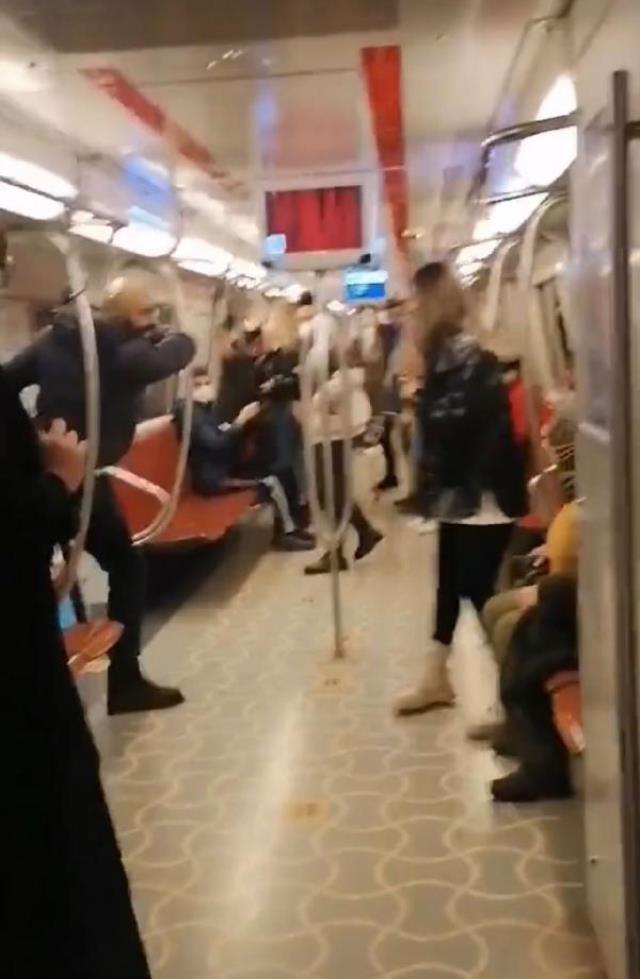 İstanbul metrosunda dehşet! Kadın yolcuya küfürler savurup bıçakla saldırdı