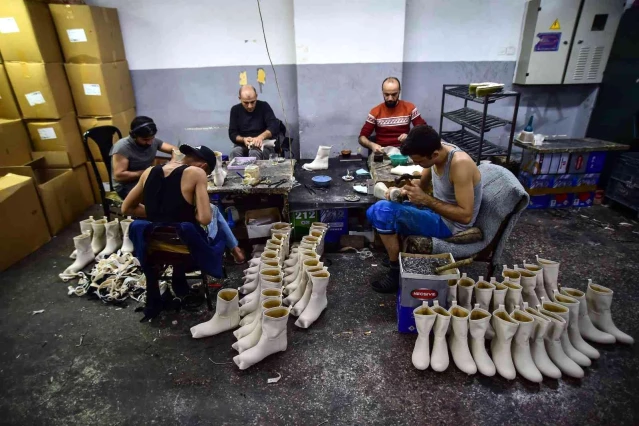 İstanbul'un ayakkabı merkezi Gedikpaşa'da üretim son sürat devam ediyor
