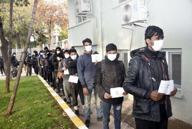 KAMYON KASASINDA YAKALANAN 87 KAÇAK GÖÇMENE, 412 BİN 902 TL CEZA