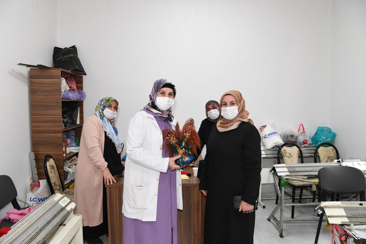 BAŞKAN ASYA, 24 KASIM\'DA ÖĞRETMENLERİ UNUTMADI
