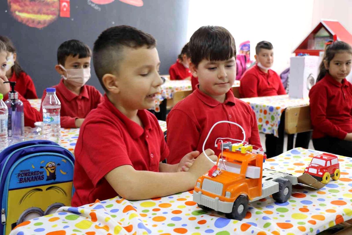 Son dakika haberi | Öğretmen çift el ele verdi, çocuklara bilimi sevdiriyor
