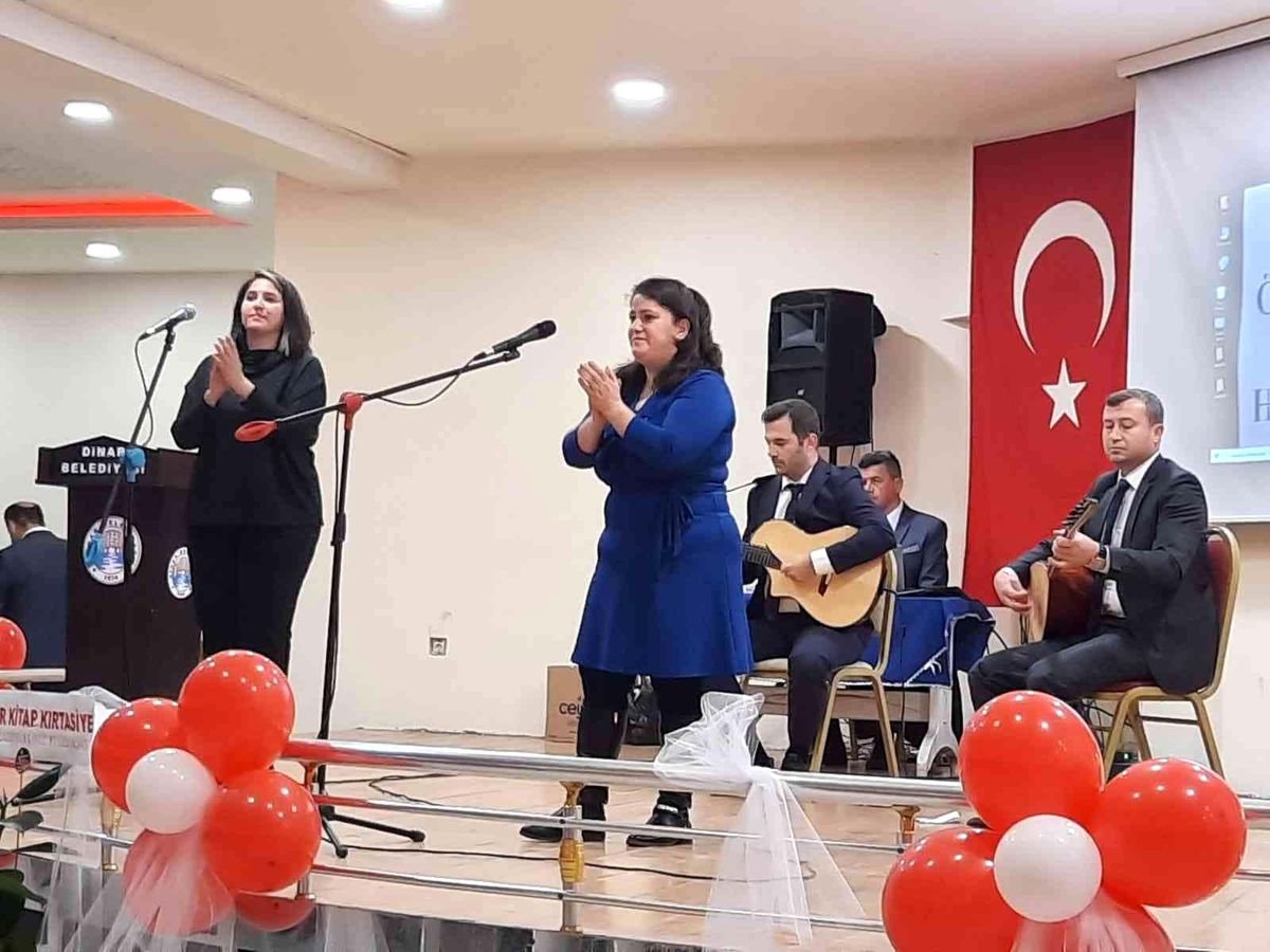 Öğretmen Günü öğretmenler korosunun seslendirdiği şarkılar ile kutlandı