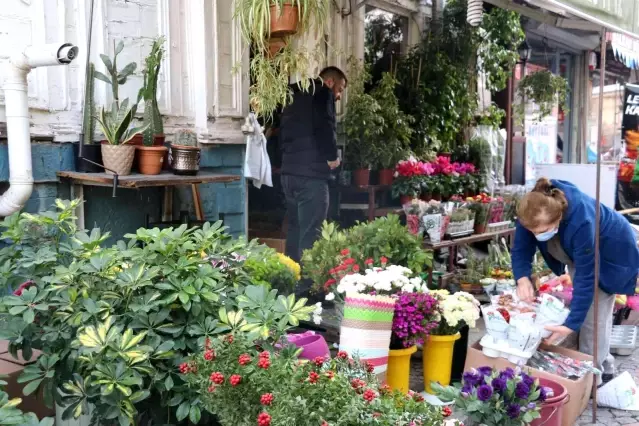 'Öğretmenler Günü' çiçekçi esnafına can suyu oldu