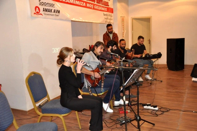 Öğretmenler mini konserle eğlendi