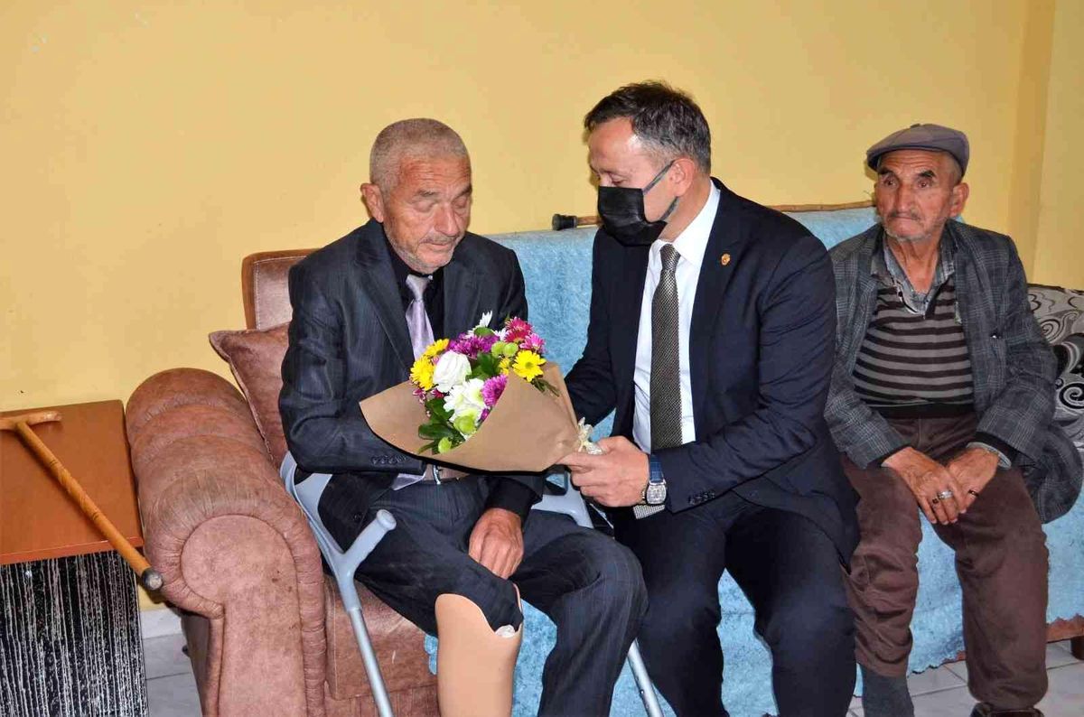 Son dakika haberi | Polisler emekli öğretmenleri günlerinde unutmadı