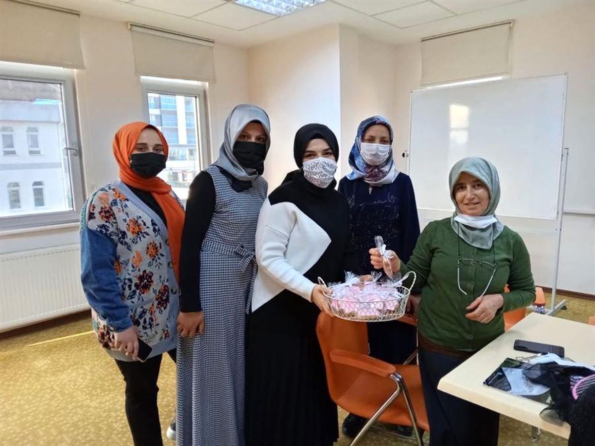 Pursaklar Belediyesi Hüma Sultan Hanım Evinde Öğretmenler Günü Kutlaması