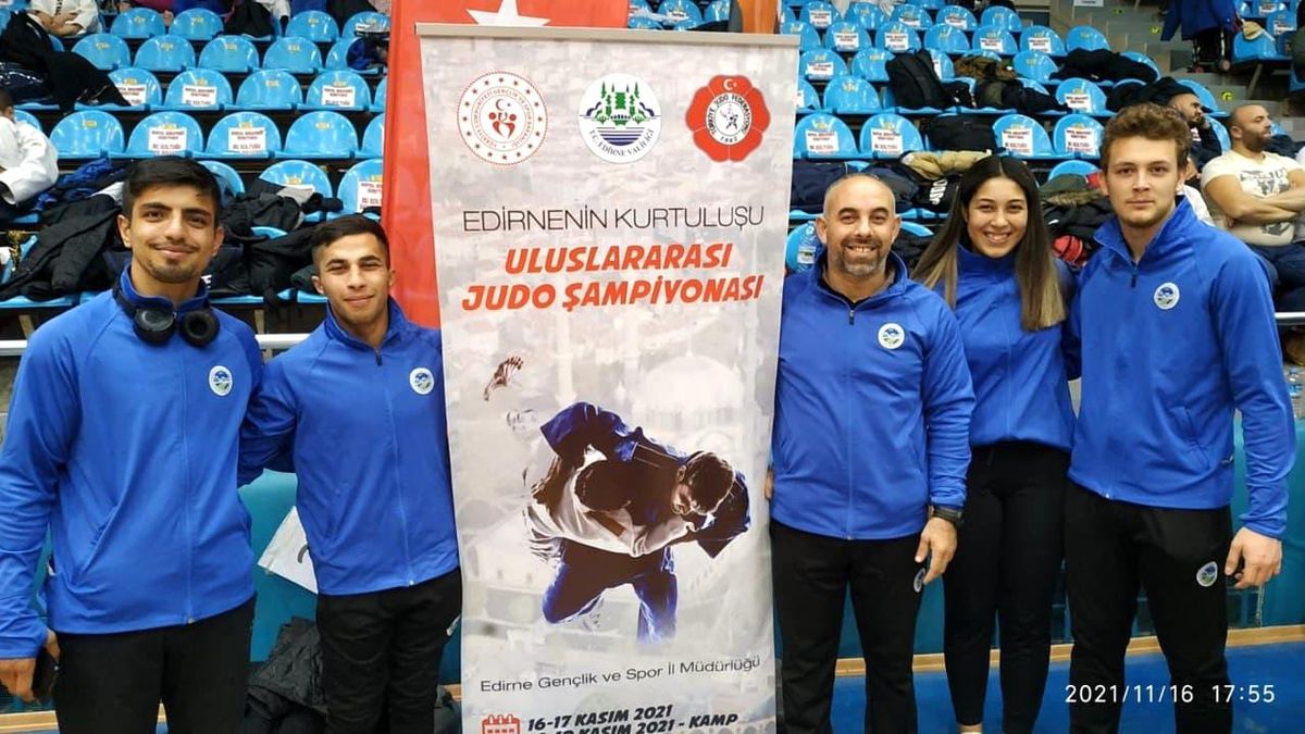 Sakarya Büyükşehir judocuları Edirne\'de kürsüye çıktı