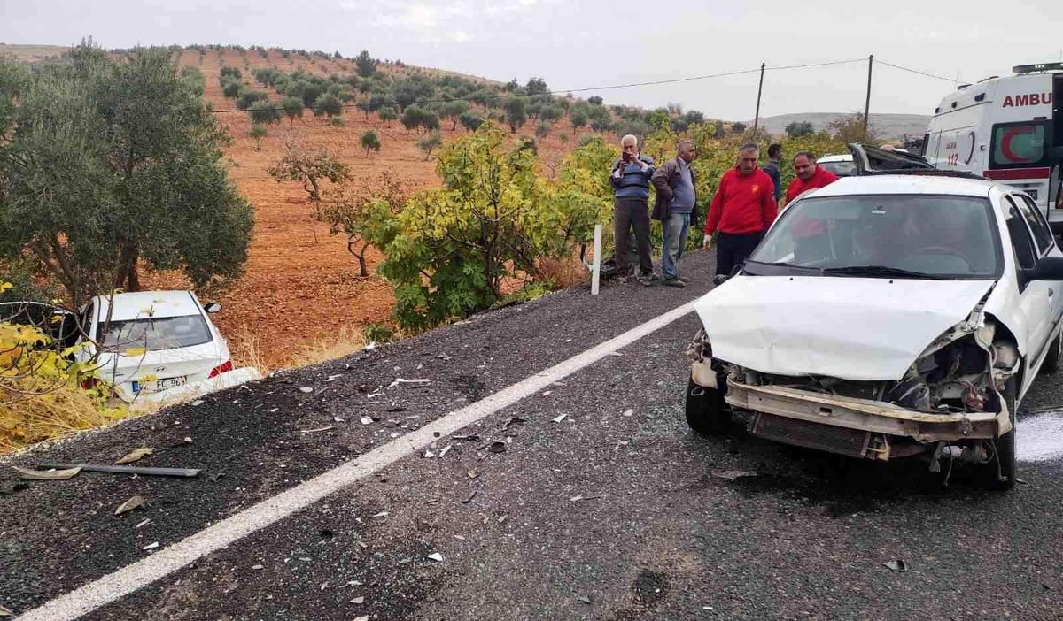 Şanlıurfa\'da otomobiller çarpıştı: 1 yaralı