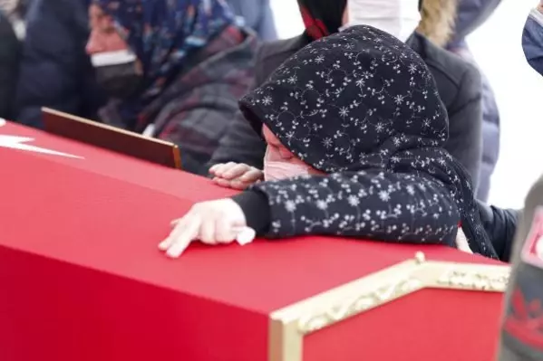 sehit binbasi mete yildirim gozyaslari esliginde topraga verildi