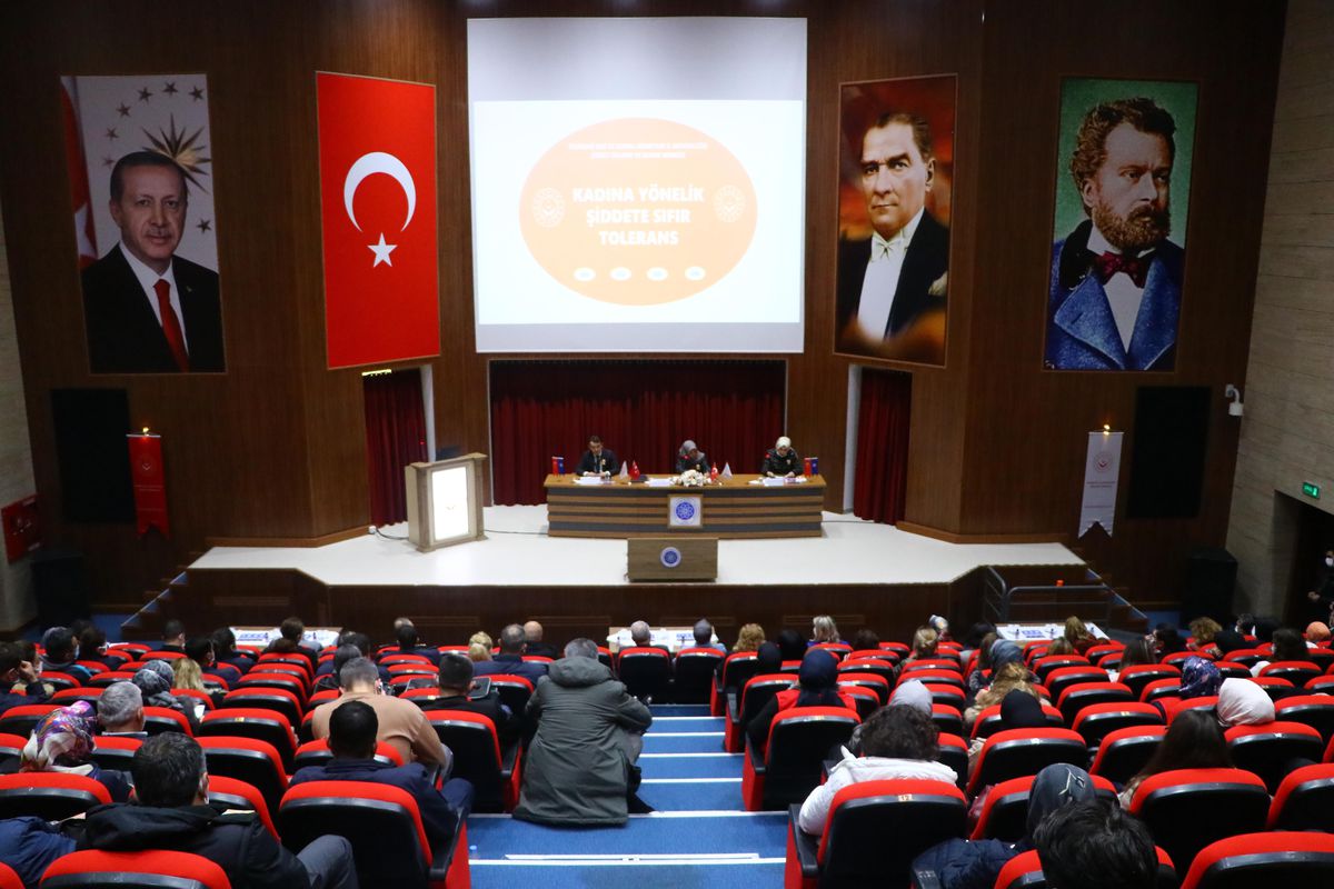 Tekirdağ\'da "Kadına Yönelik Şiddetle Mücadelede Sıfır Tolerans" paneli